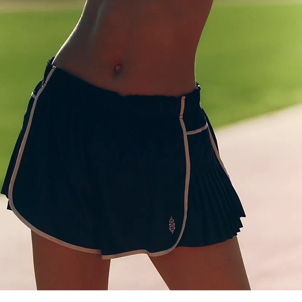 Free People Easy Tiger Shorts Women Small Black Pleated Athletic Running